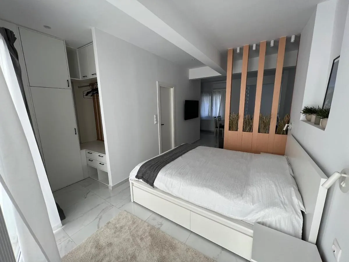 Modern 1-Bedroom Apartment In The City Center Thessaloniki