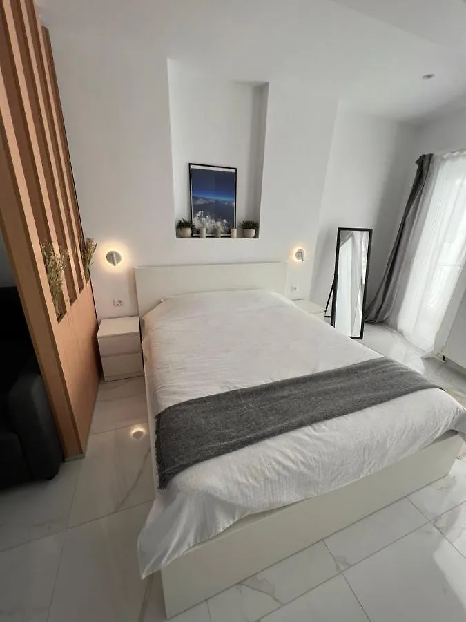 Modern 1-Bedroom Apartment In The City Center Thessaloniki