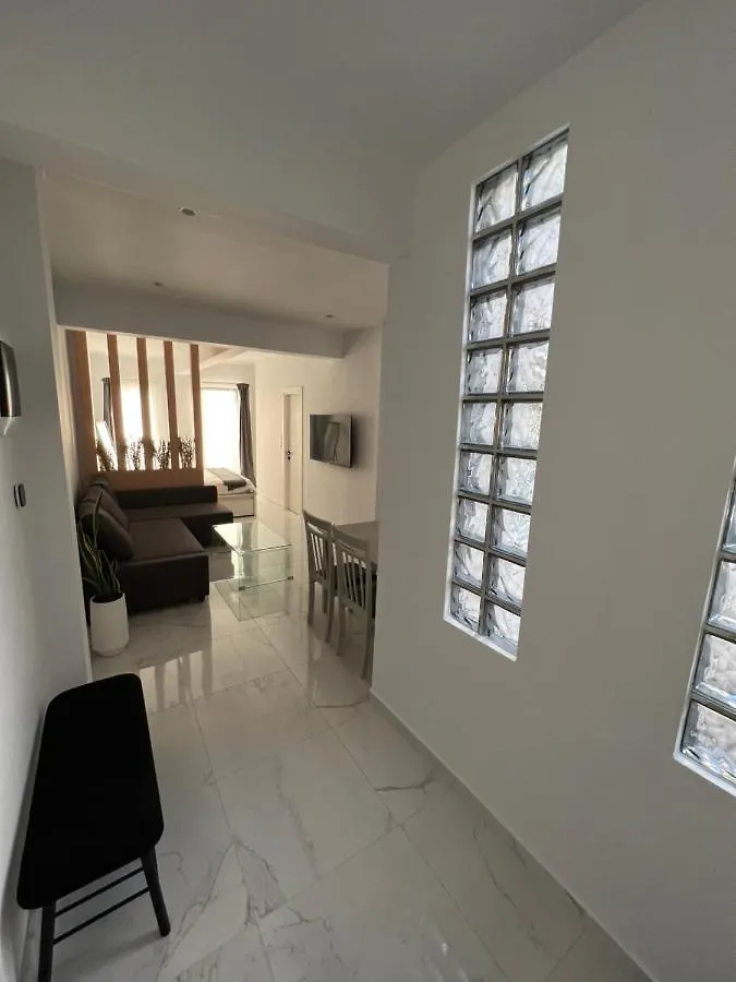 Modern 1-Bedroom Apartment In The City Center Thessaloniki